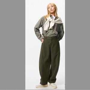 Uniqlo Women’s Barrel Leg Olive Green Pants
